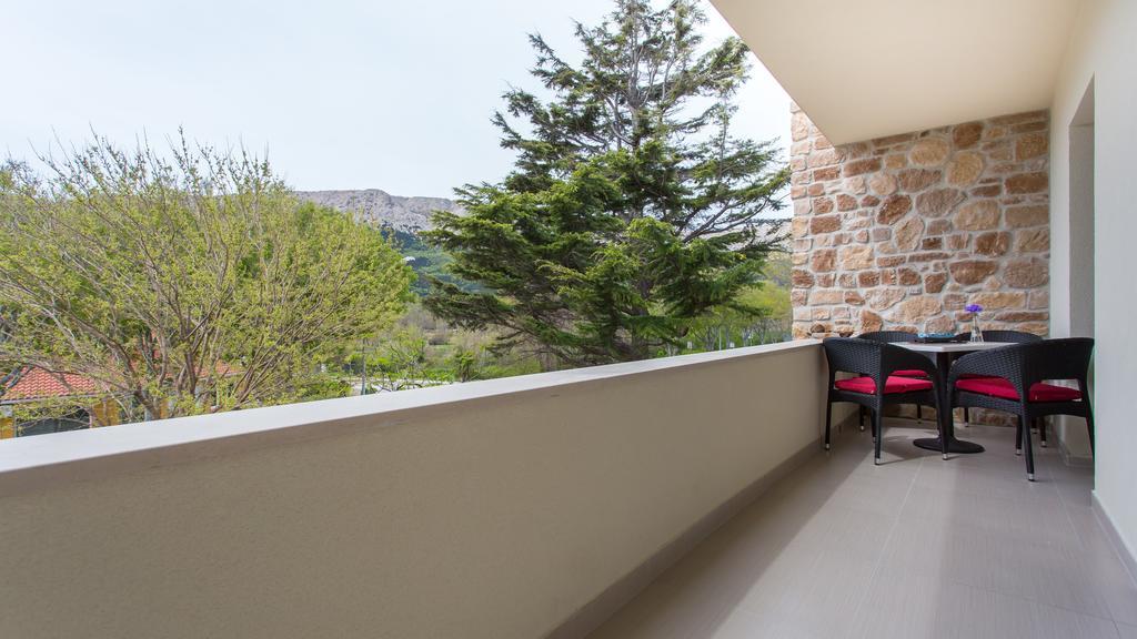 Apartments Memories Baska  Exterior photo